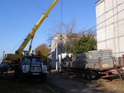 В СИНЕЛЬНИКОВЕ  ПРИЇХАЛИ ДВА ЛІФТИ