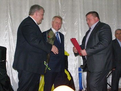 Дзвенить колоссям нива  золота…